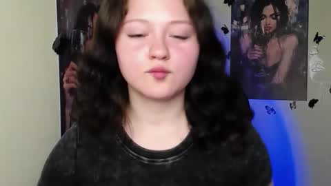 Snapshot of _foxy_lady chatting on 05-26-26, 06:20 Alice online show from 05-26-26, 06:20