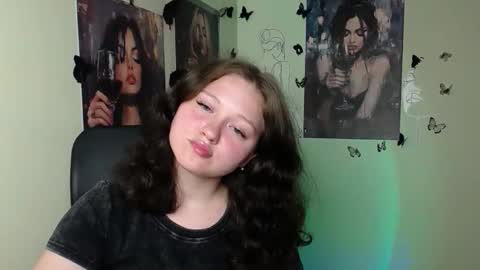 Snapshot of _foxy_lady chatting on 06-08-26, 06:30 Alice online show from 06-08-26, 06:30
