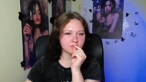 Snapshot of _foxy_lady chatting on 06-12-26, 05:56 Alice online show from 06-12-26, 05:56