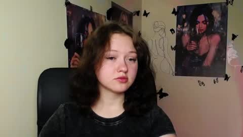 Snapshot of _foxy_lady chatting on 06-16-26, 05:54 Alice online show from 06-16-26, 05:54