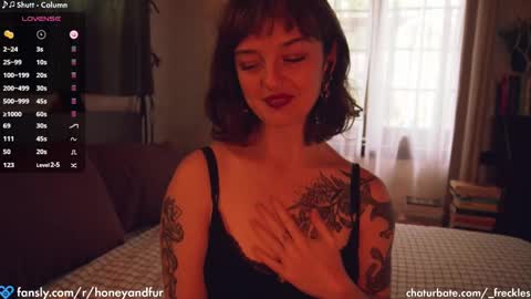 Snapshot of _freckles chatting on 03-06-25, 10:15 Jacqui Queen goddess motorcycle mozzarella Jaq next livestream see bio online show from 03-06-25, 10:15