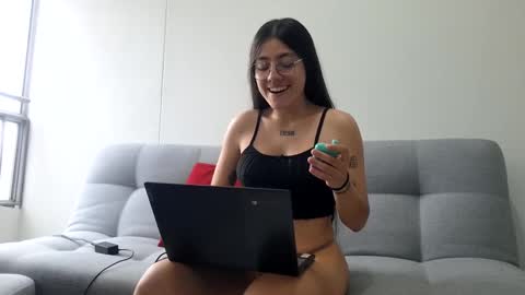 Snapshot of _ghostgirl__ chatting on 03-11-25, 08:53 SKY online show from 03-11-25, 08:53