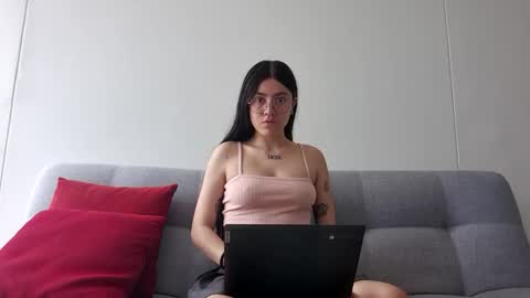 Snapshot of _ghostgirl__ chatting on 09-26-25, 09:30 SKY online show from 09-26-25, 09:30