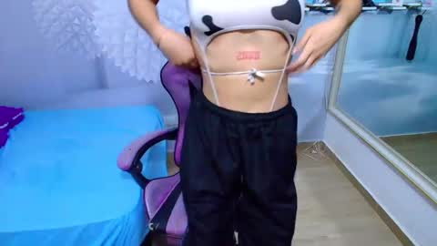 _gold_strawberry_ online show from 05-11-26, 02:06