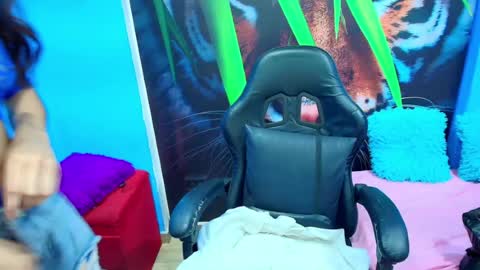 _gold_strawberry_ online show from 06-21-26, 08:11