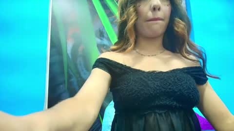 _gold_strawberry_ online show from 06-25-26, 10:36