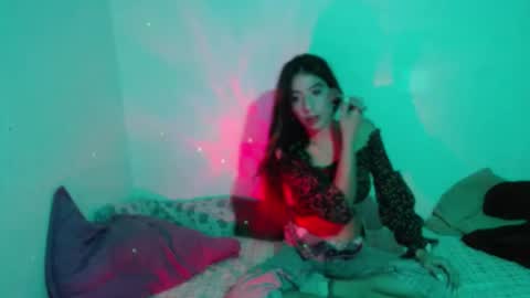 _gold_strawberry_ online show from 07-22-26, 06:38