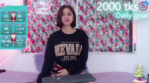 Snapshot of _gwen__ chatting on 12-11-24, 04:07 Gwen online show from 12-11-24, 04:07