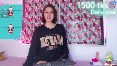 Snapshot of _gwen__ chatting on 12-17-24, 04:01 Gwen online show from 12-17-24, 04:01