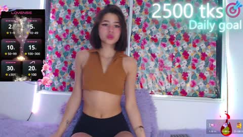 Snapshot of _gwen__ chatting on 02-05-25, 05:20 Gwen online show from 02-05-25, 05:20