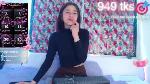 Snapshot of _gwen__ chatting on 02-19-25, 07:50 Gwen online show from 02-19-25, 07:50