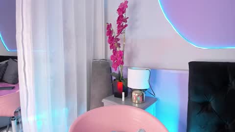 Snapshot of _haannah_ chatting on 10-24-25, 09:11 Hanna online show from 10-24-25, 09:11