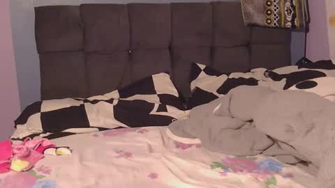 Snapshot of _hairlyboy chatting on 12-15-25, 06:06 _hairlyboy online show from 12-15-25, 06:06