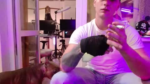 Snapshot of _happydayleon_ chatting on 09-21-25, 04:19 _happydayleon_ online show from 09-21-25, 04:19