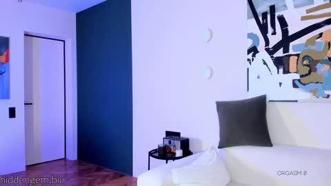 Laura online show from 03-07-25, 03:07