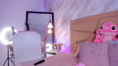 Snapshot of _hollywood_1 chatting on 02-20-26, 07:32 Hollywood online show from 02-20-26, 07:32