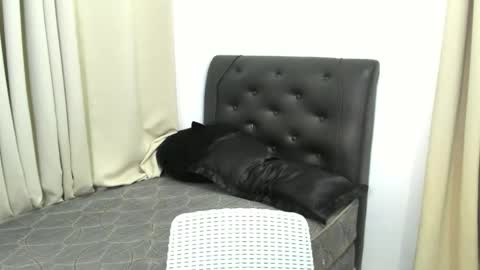 Snapshot of _imwithyou69_ chatting on 11-30-25, 05:17 yanie online show from 11-30-25, 05:17