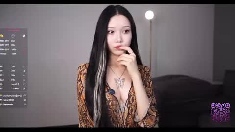Snapshot of _in_the_end_ chatting on 06-21-26, 04:09 you Mia online show from 06-21-26, 04:09