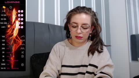 Snapshot of _isaabellaa chatting on 12-22-24, 05:53 Isa online show from 12-22-24, 05:53
