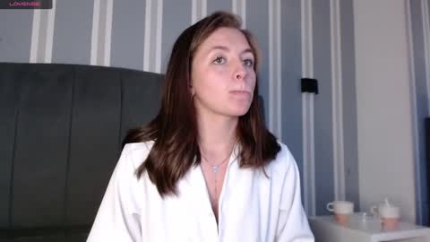 Snapshot of _isaabellaa chatting on 12-29-24, 06:27 Isa online show from 12-29-24, 06:27