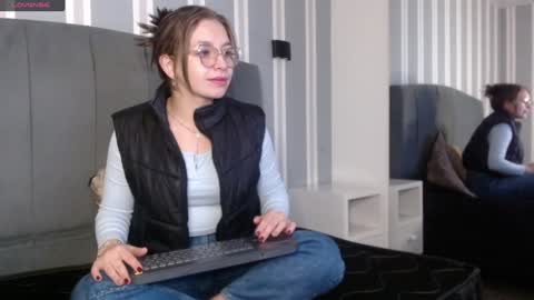 Snapshot of _isaabellaa chatting on 12-31-24, 12:57 Isa online show from 12-31-24, 12:57