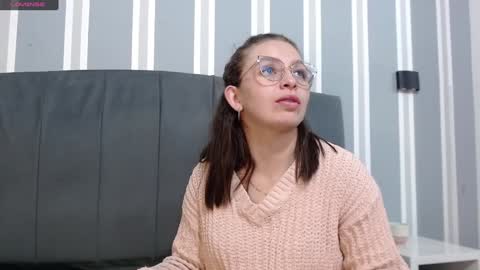 Snapshot of _isaabellaa chatting on 01-06-25, 02:14 Isa online show from 01-06-25, 02:14