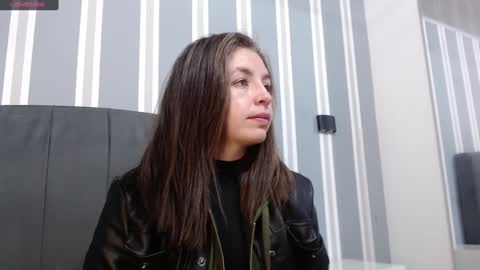 Snapshot of _isaabellaa chatting on 01-08-25, 11:21 Isa online show from 01-08-25, 11:21