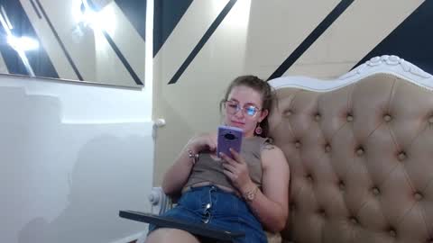 Snapshot of _isaabellaa chatting on 01-12-25, 07:21 Isa online show from 01-12-25, 07:21