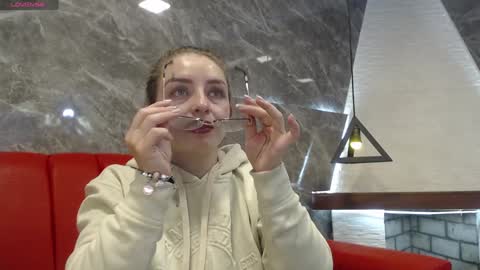 Snapshot of _isaabellaa chatting on 01-18-25, 11:21 Isa online show from 01-18-25, 11:21