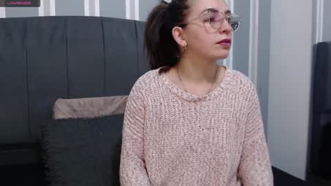 Snapshot of _isaabellaa chatting on 01-19-25, 11:23 Isa online show from 01-19-25, 11:23