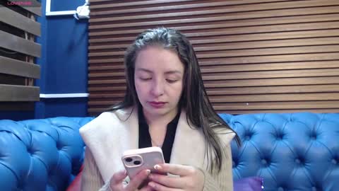 Snapshot of _isaabellaa chatting on 01-25-25, 11:55 Isa online show from 01-25-25, 11:55