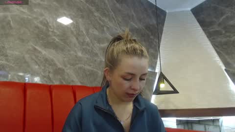 Snapshot of _isaabellaa chatting on 02-06-25, 11:10 Isa online show from 02-06-25, 11:10