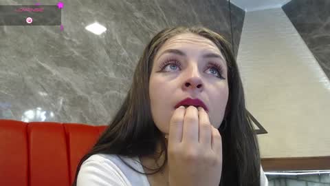 Snapshot of _isaabellaa chatting on 02-07-25, 02:37 Isa online show from 02-07-25, 02:37