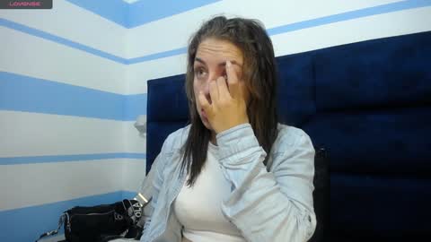 Snapshot of _isaabellaa chatting on 02-08-25, 11:22 Isa online show from 02-08-25, 11:22