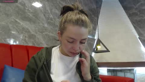 Snapshot of _isaabellaa chatting on 02-09-25, 02:40 Isa online show from 02-09-25, 02:40