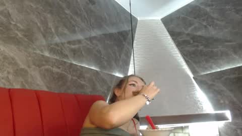 Snapshot of _isaabellaa chatting on 02-11-25, 05:29 Isa online show from 02-11-25, 05:29