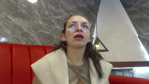 Snapshot of _isaabellaa chatting on 02-19-25, 11:28 Isa online show from 02-19-25, 11:28