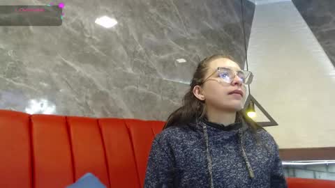 Snapshot of _isaabellaa chatting on 02-20-25, 11:31 Isa online show from 02-20-25, 11:31