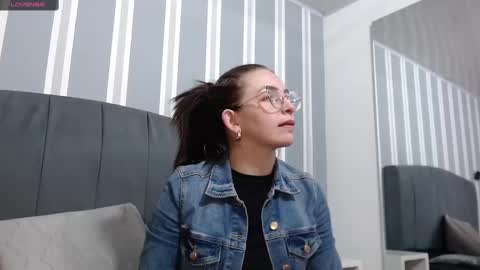 Snapshot of _isaabellaa chatting on 02-23-25, 11:44 Isa online show from 02-23-25, 11:44