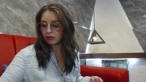 Snapshot of _isaabellaa chatting on 03-04-25, 02:42 Isa online show from 03-04-25, 02:42