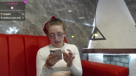 Snapshot of _isaabellaa chatting on 03-06-25, 02:18 Isa online show from 03-06-25, 02:18