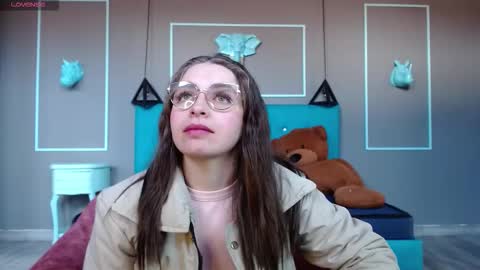 Snapshot of _isaabellaa chatting on 09-17-25, 12:07 Isa online show from 09-17-25, 12:07