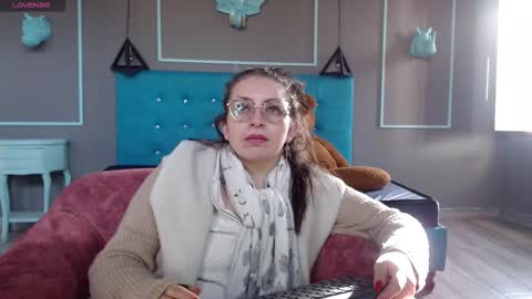 Snapshot of _isaabellaa chatting on 09-25-25, 11:47 Isa online show from 09-25-25, 11:47