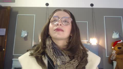 Snapshot of _isaabellaa chatting on 12-16-25, 11:15 Isa online show from 12-16-25, 11:15