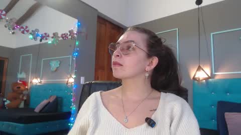 Snapshot of _isaabellaa chatting on 12-18-25, 02:01 Isa online show from 12-18-25, 02:01