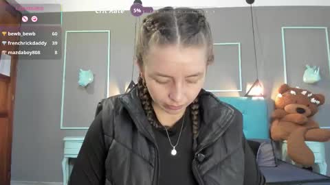 Snapshot of _isaabellaa chatting on 03-11-26, 01:17 Isa online show from 03-11-26, 01:17