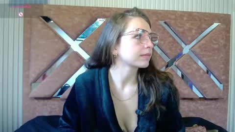 Isa online show from 06-05-26, 01:17