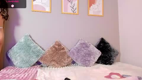 Snapshot of _ivanna_volk chatting on 06-20-26, 05:43 Ivanna online show from 06-20-26, 05:43