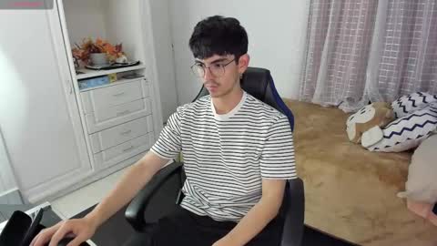 Snapshot of _jamesboy chatting on 02-23-25, 02:18 James online show from 02-23-25, 02:18