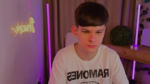 Snapshot of _jamesgray_ chatting on 02-07-26, 02:43 James online show from 02-07-26, 02:43